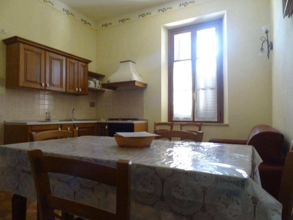 Borgo Il Villino Guest House Casole d'Elsa Exterior photo